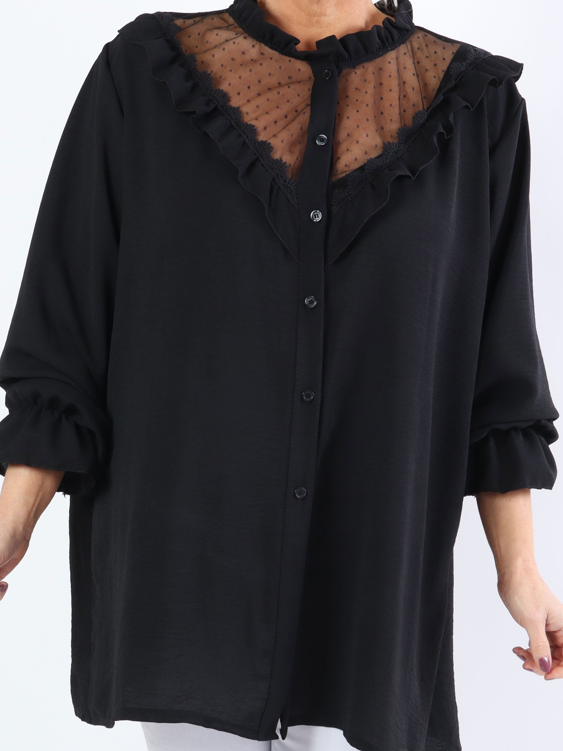 Ilsa - Sød plus size skjorte med blonde og flæsedetaljer